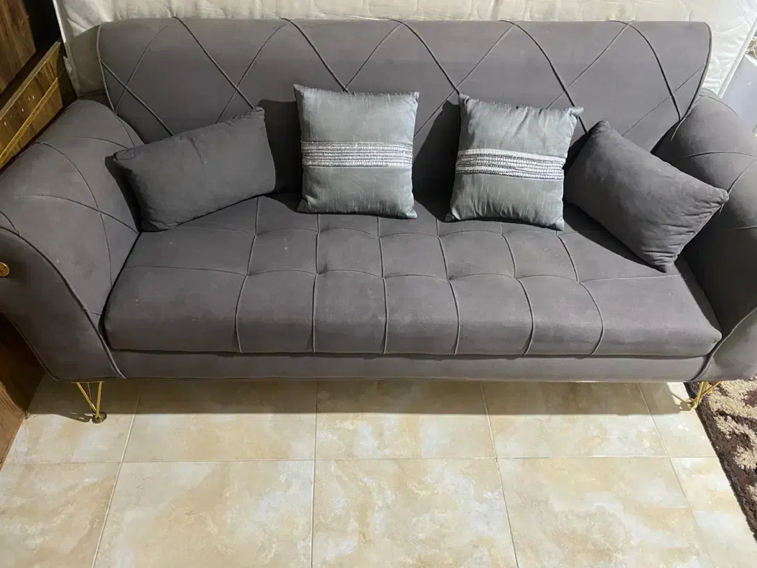 کاناپه ۳نفره شیک مبل ۳نفره پایه طلایی مبل راحتی|مبلمان خانگی و میز عسلی|کرج, ساماندهی|دیوار