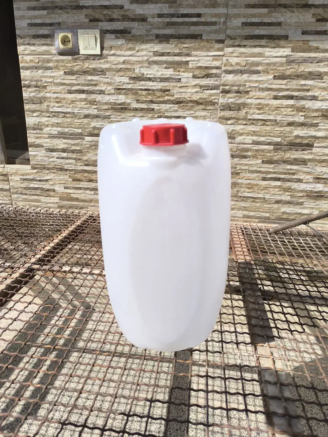 بیست لیتری|ظروف نگهدارنده، پلاستیکی، یک‌بارمصرف|کرمان, |دیوار