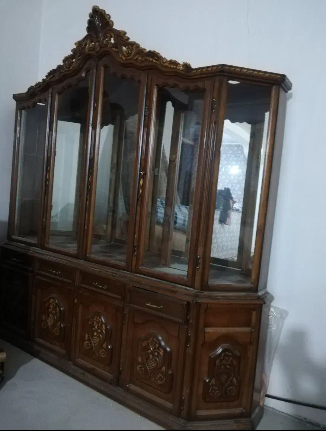 بوفه چوب گردو اصل|بوفه، ویترین، کنسول|اردبیل, |دیوار