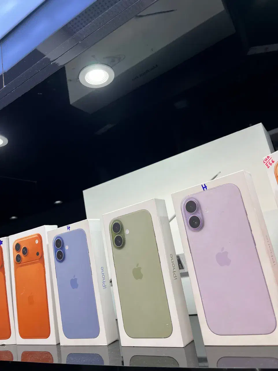 ایفون ۱۷ نرمال ۲۵۶ گیگ حتی برای بازنشستگان بتا|موبایل|اصفهان, مفتح|دیوار