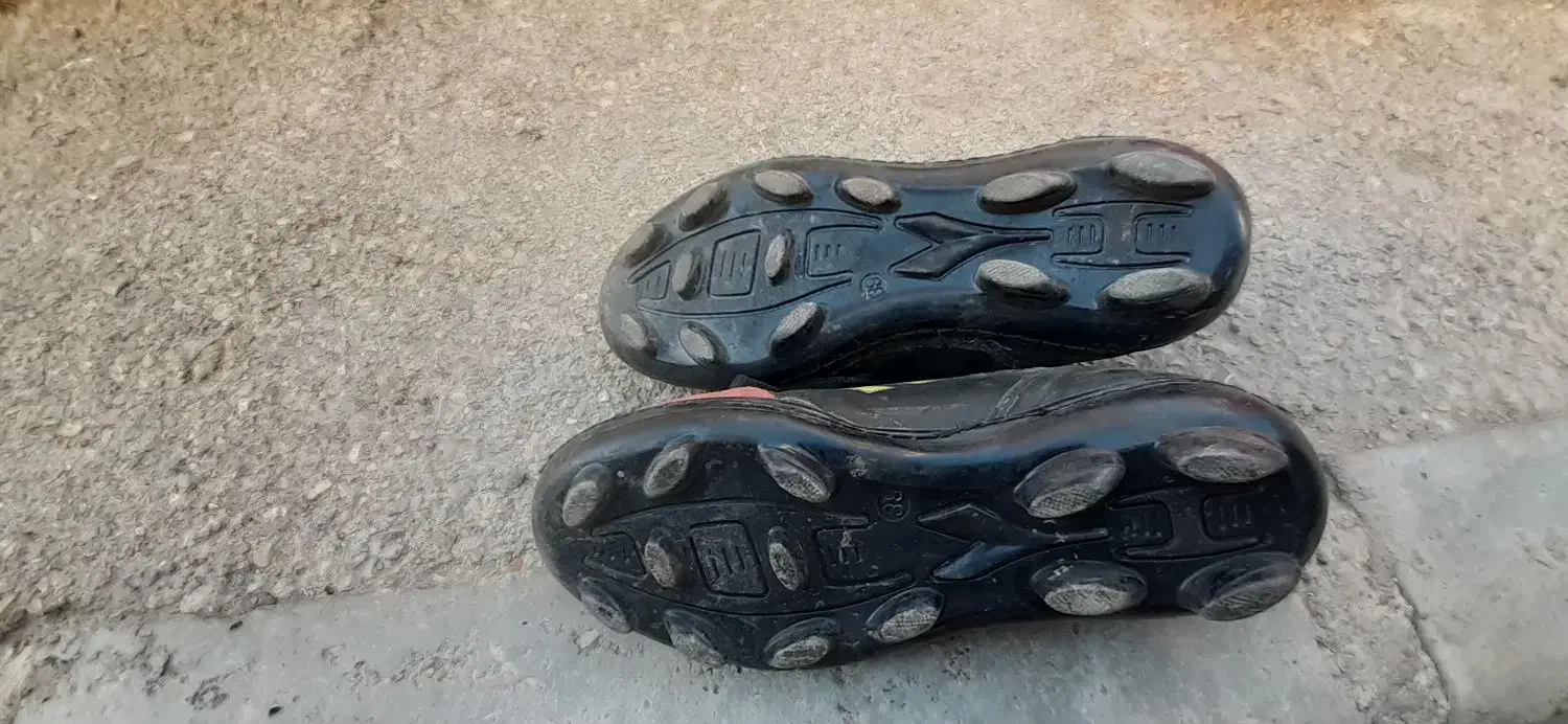 کفش فوتبال، روی چمن|ورزشهای توپی|اردبیل, |دیوار