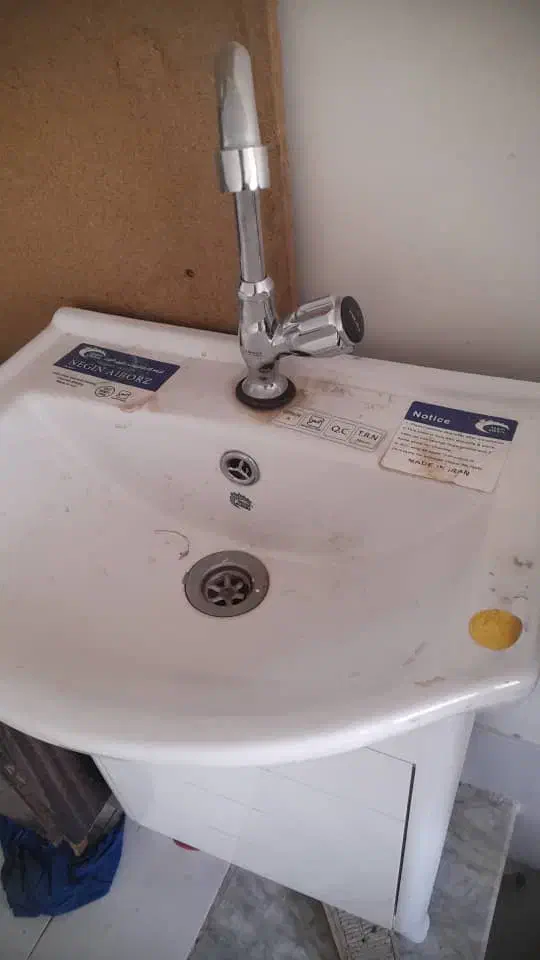 روشویی تک شیر به همراه کابینتش 2900000تومان|لوازم سرویس بهداشتی|شاهرود, |دیوار