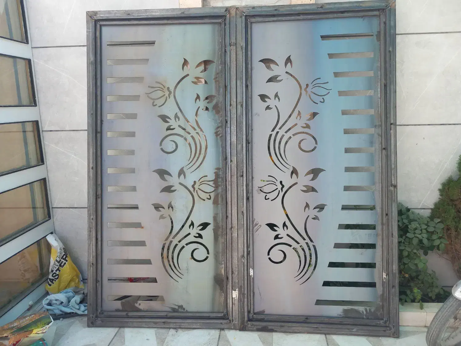 ساخت انواع درب وپنجره اهنکاری|مصالح و تجهیزات ساختمان|برخوار, |دیوار