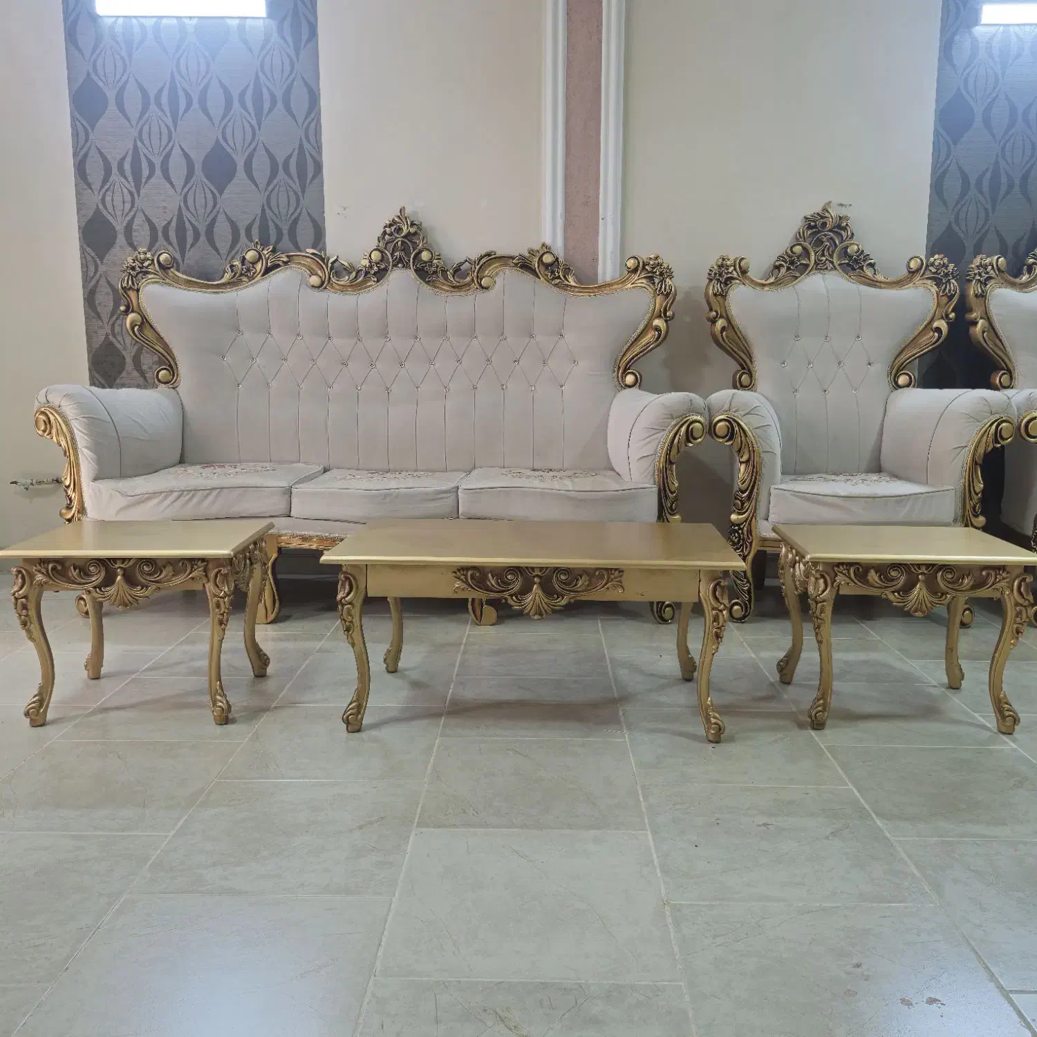 مبل استیل نه نفره به همرا میز چوبی سه تیکه|مبلمان خانگی و میز عسلی|مشهد, حسین‌آباد|دیوار