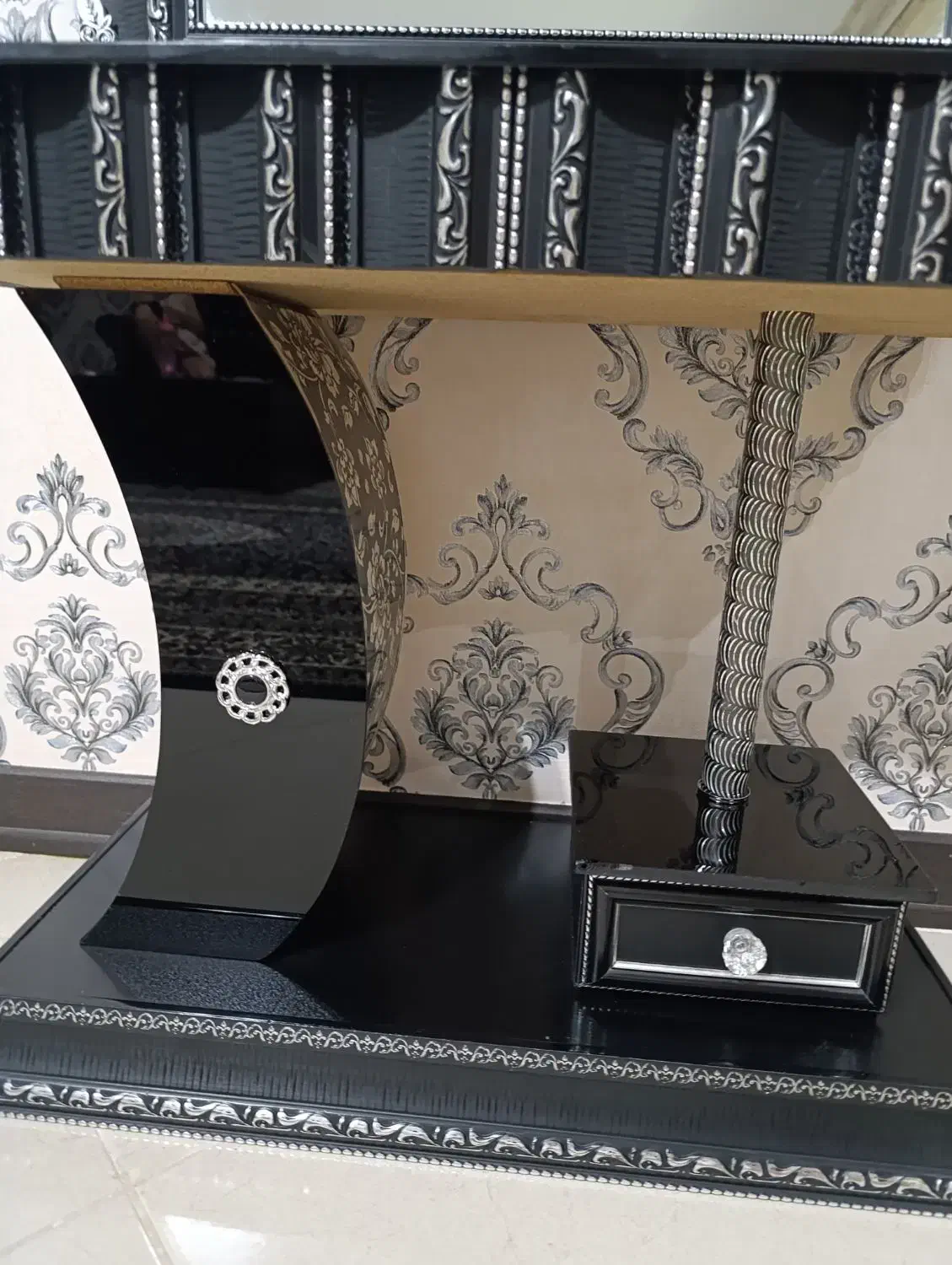 میز آیینه شمعدون|بوفه، ویترین، کنسول|پرند, فاز ۴|دیوار