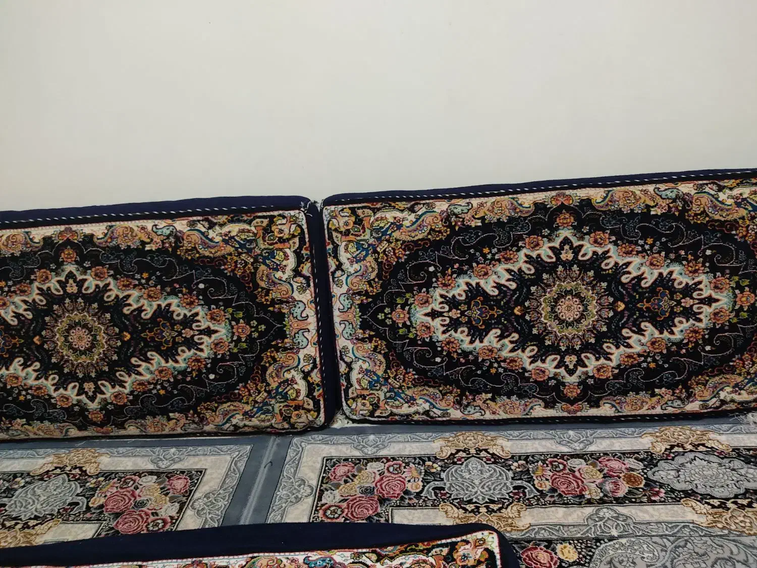 پشتی و میز تلویزیون برنز|پشتی|کرج, شهرک سهرابیه|دیوار