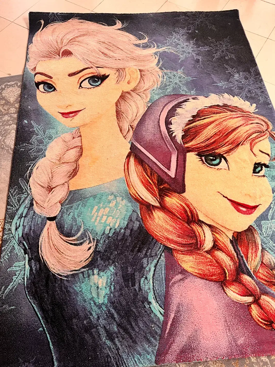 فرش السا و آنا|فرش|شیراز, میرزاکوچک خان|دیوار