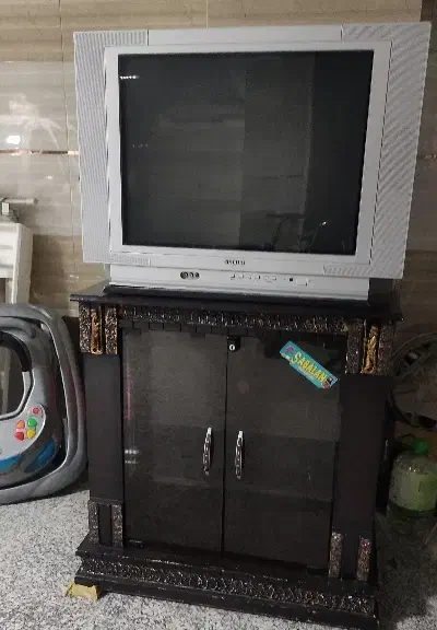 تلویزیون اسنوا 29 اینچ با میز مربوطه|تلویزیون و پروژکتور|اردبیل, |دیوار