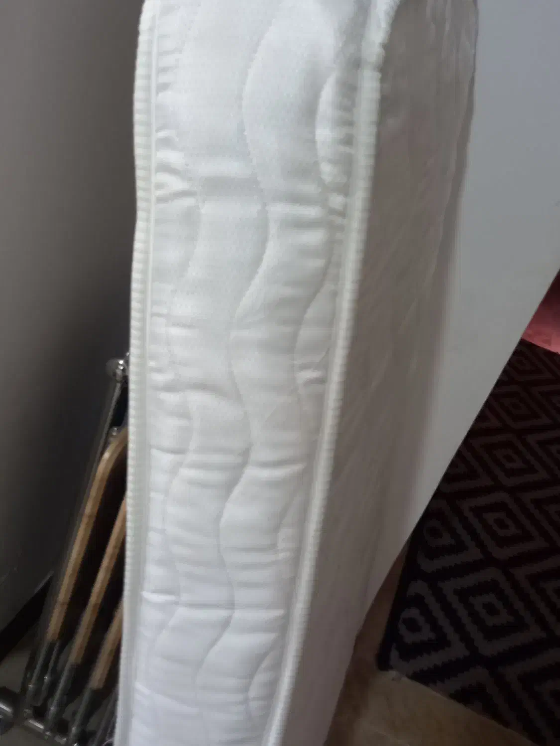 تشک کوچک سالم و ‌نو و تمیز|اسباب و اثاث بچه|آمل, |دیوار