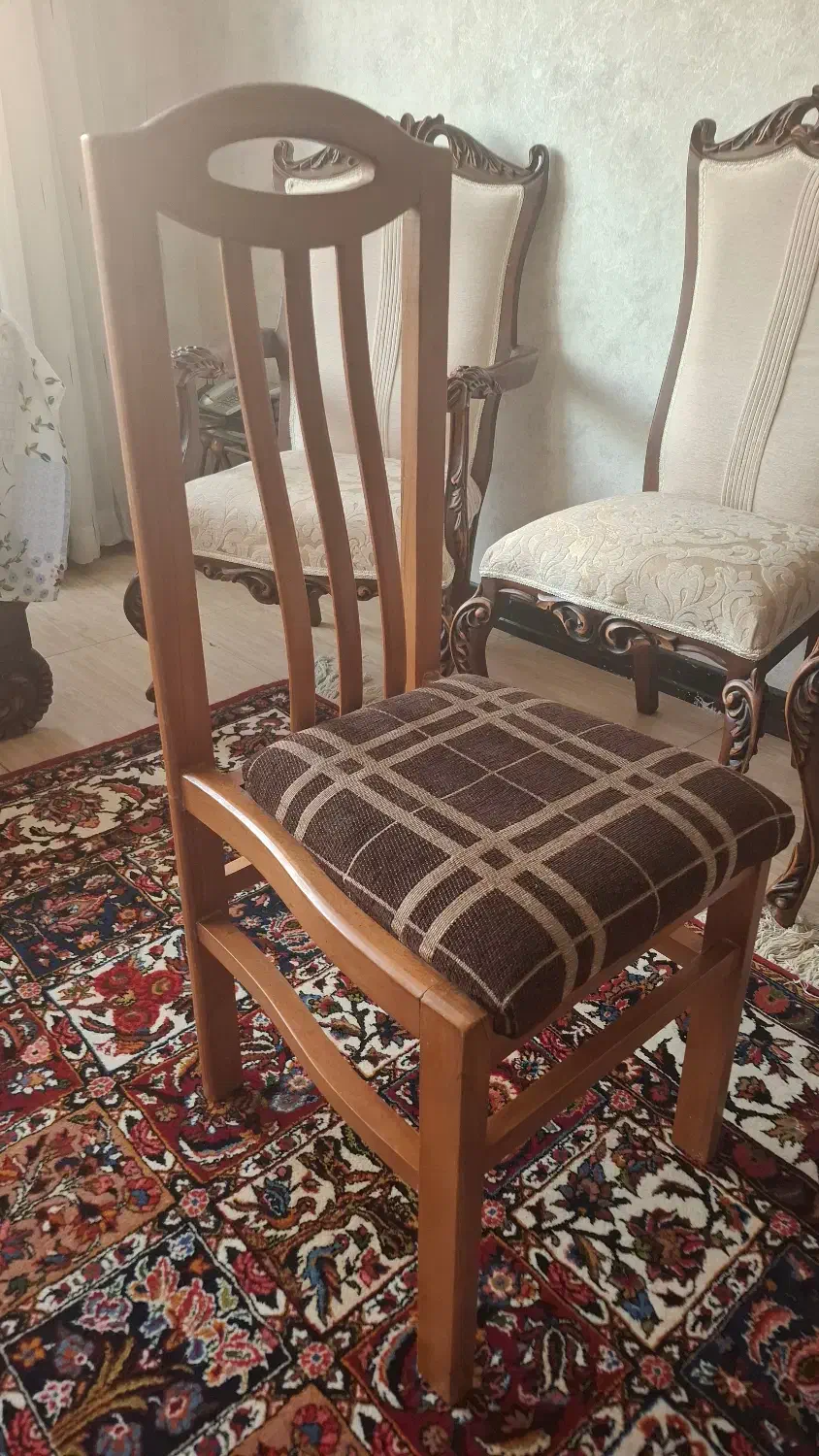 صندلی|میز و صندلی غذاخوری|شیراز, فرهنگ شهر|دیوار