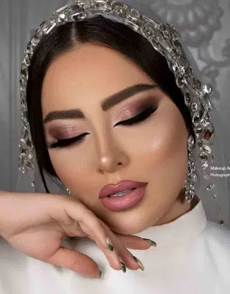 میکاپ شنیون|خدمات آرایشگری و زیبایی|بروجرد, |دیوار