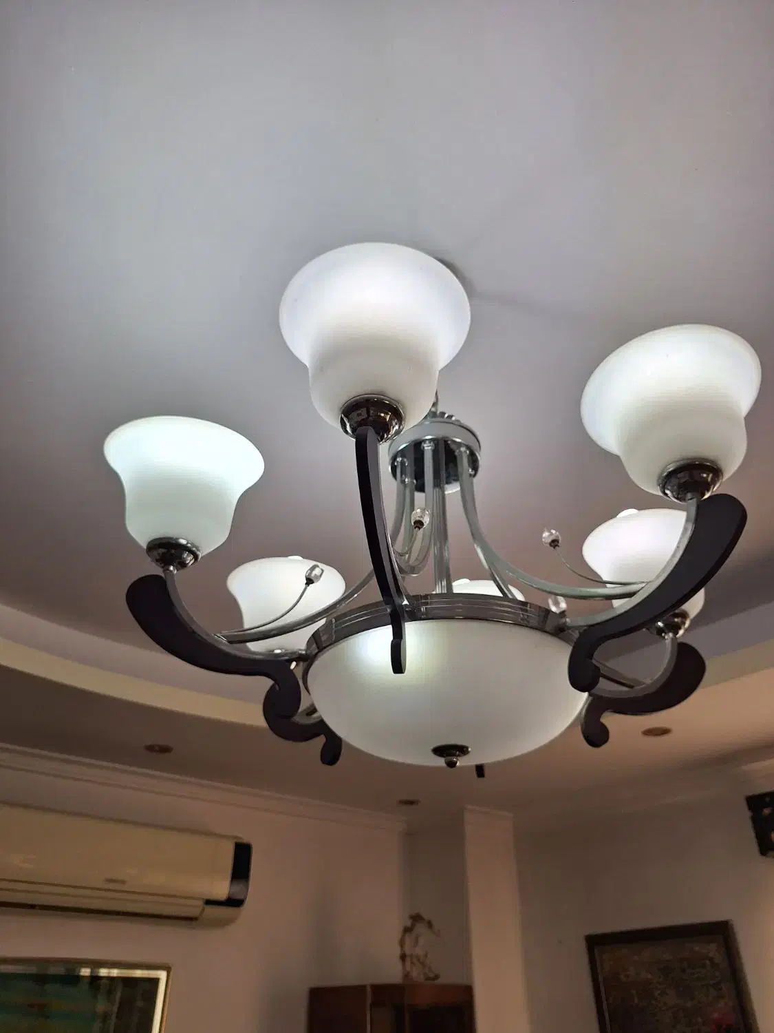 لوستر روشن|لوستر و چراغ آویز|رشت, چمارسرا|دیوار