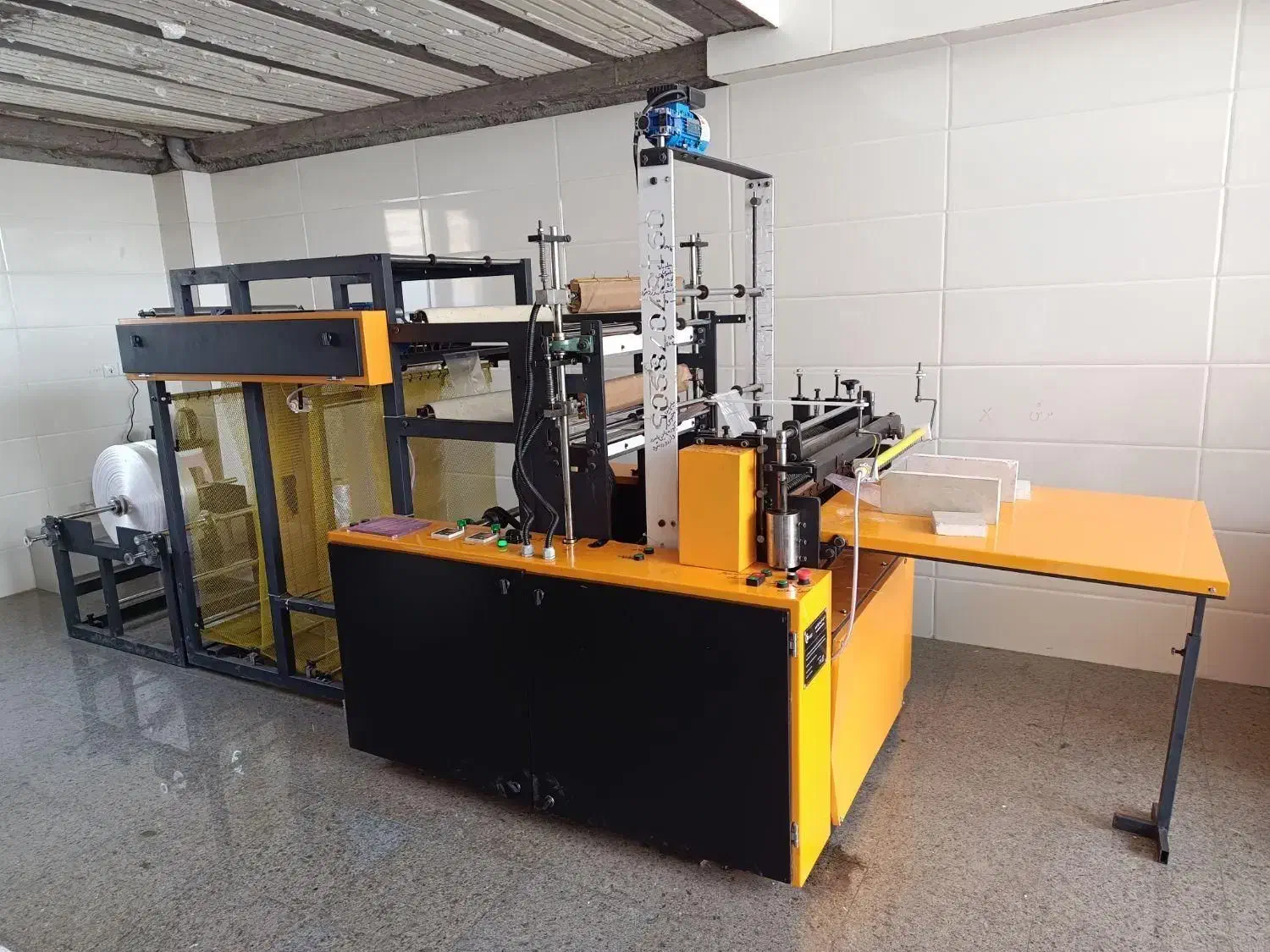 دستگاه دوخت و برش|ماشین‌آلات صنعتی|زنجان, |دیوار