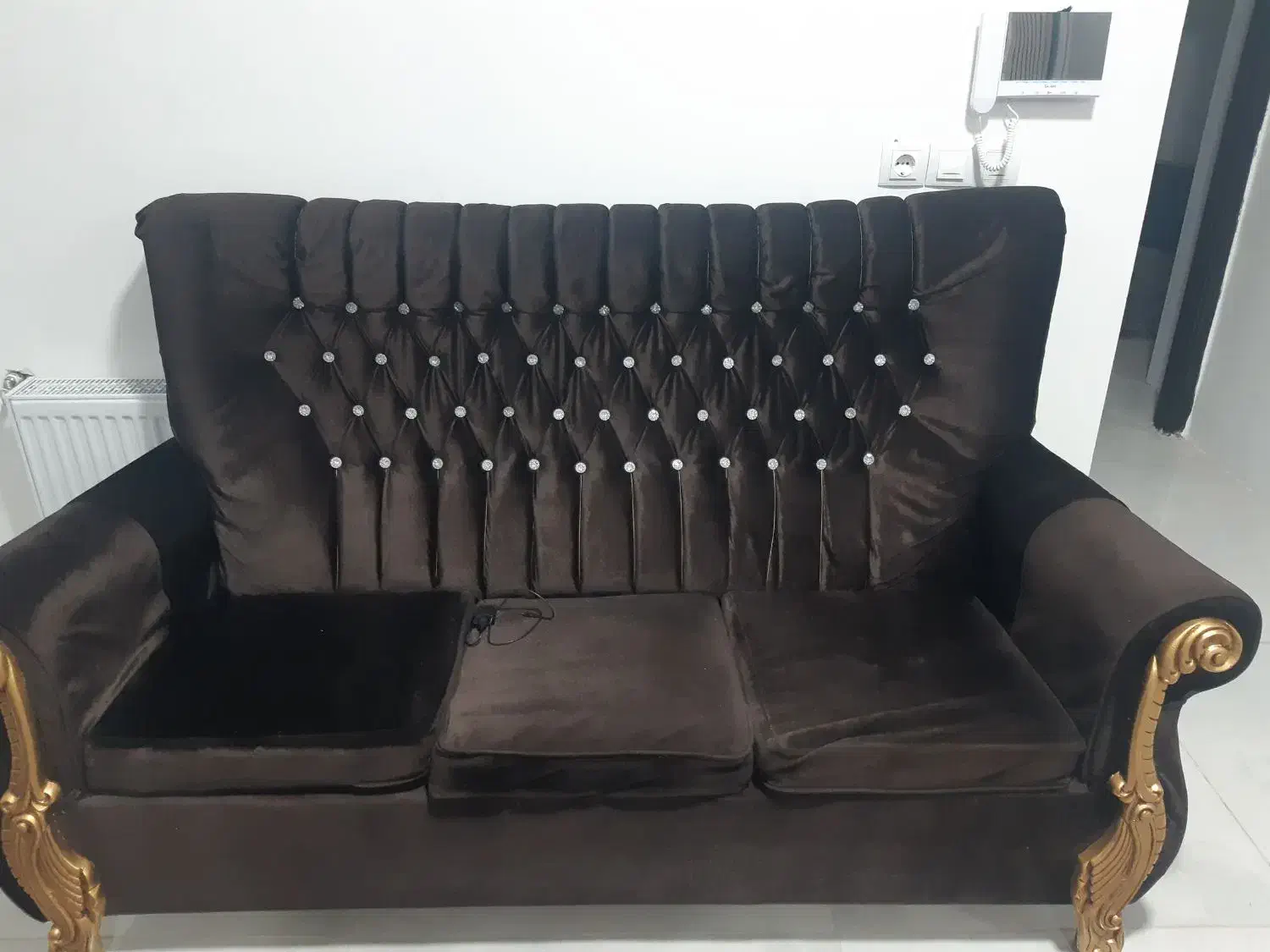 یک دست مبل در حد نو|مبلمان خانگی و میز عسلی|بروجن, |دیوار