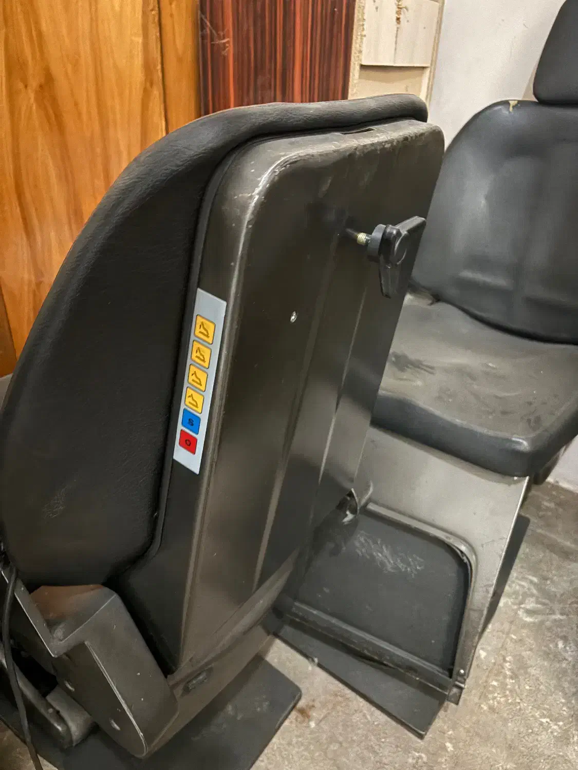 صندلی برقی|آرایشگاه و سالن‌های زیبایی|تهران, سازمان برنامه جنوبی|دیوار