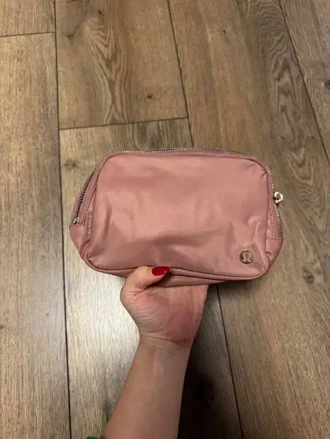 کراس بادی لولولمون|کیف، کفش، کمربند|تهران, نظامی گنجوی (توانیر)|دیوار