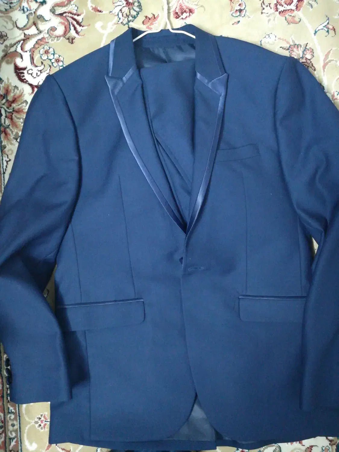 کت وشلوار مردانه|لباس|رشت, باهنر|دیوار