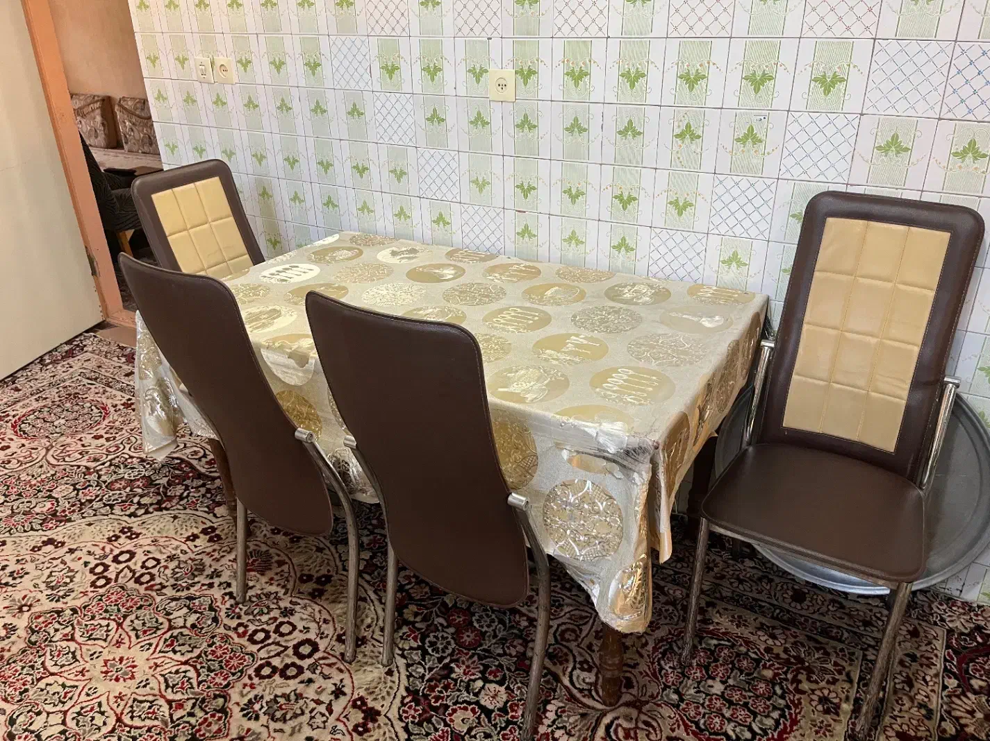 میز و صندلی ناهارخوری سالم و تمیز|میز و صندلی غذاخوری|قائمشهر, |دیوار
