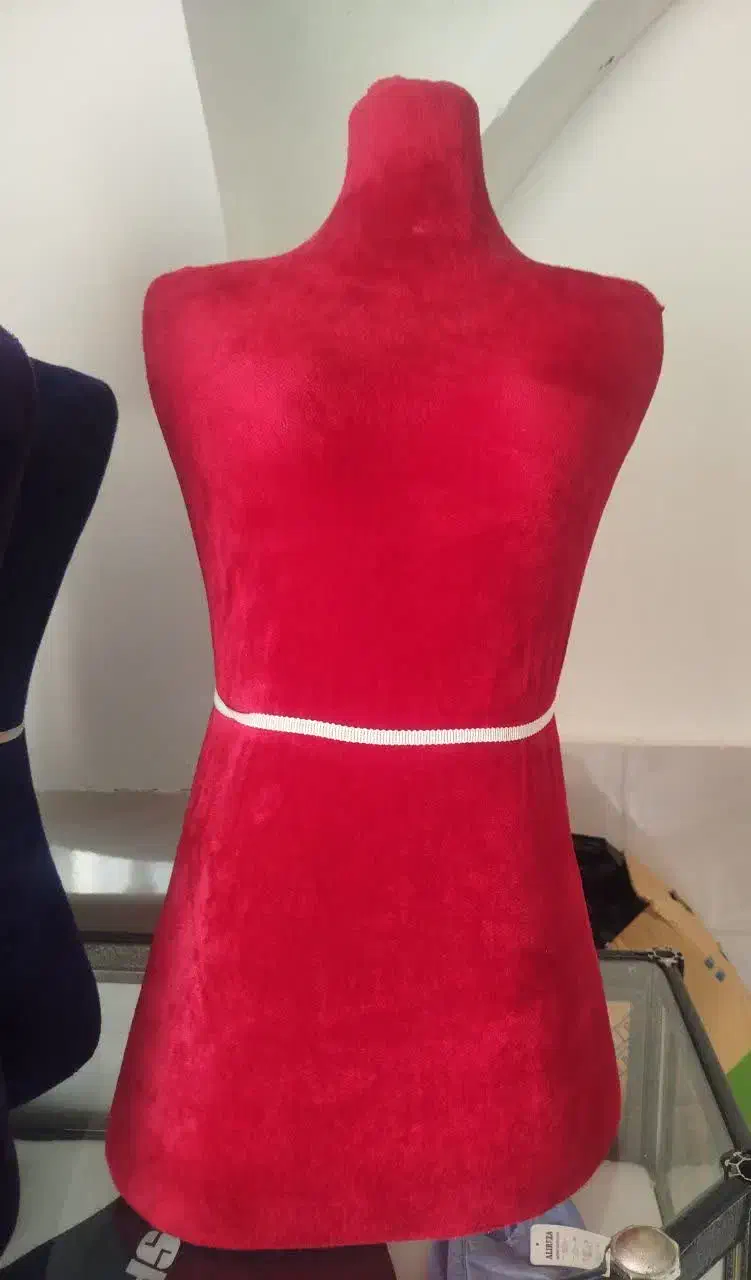 فروش فوری ویترین مانکن قفسه|فروشگاه و مغازه|اصفهان, شهرک مهدیه|دیوار