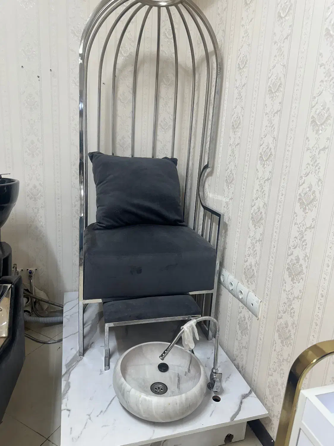 میز و صندلی.استیج پدیکور.استند لاک|آرایشگاه و سالنهای زیبایی|قم, زینبیه|دیوار