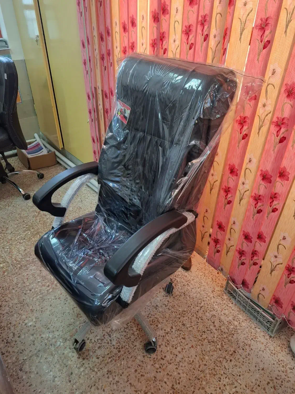 صندلی شیک اداری|مبلمان اداری|کازرون, |دیوار