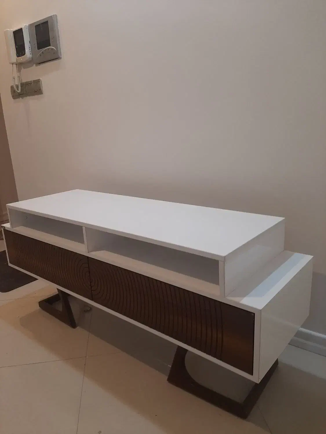 میز تلویزیون چوبی با طراحی شیک و خوشرنگ|میز تلویزیون|تهران, سهروردی|دیوار