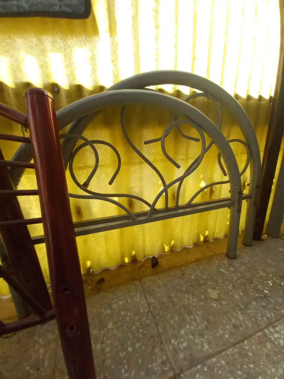 دو عدد تخت یکنفره فلزی|تخت و سرویس خواب|اهواز, باغ شیخ|دیوار