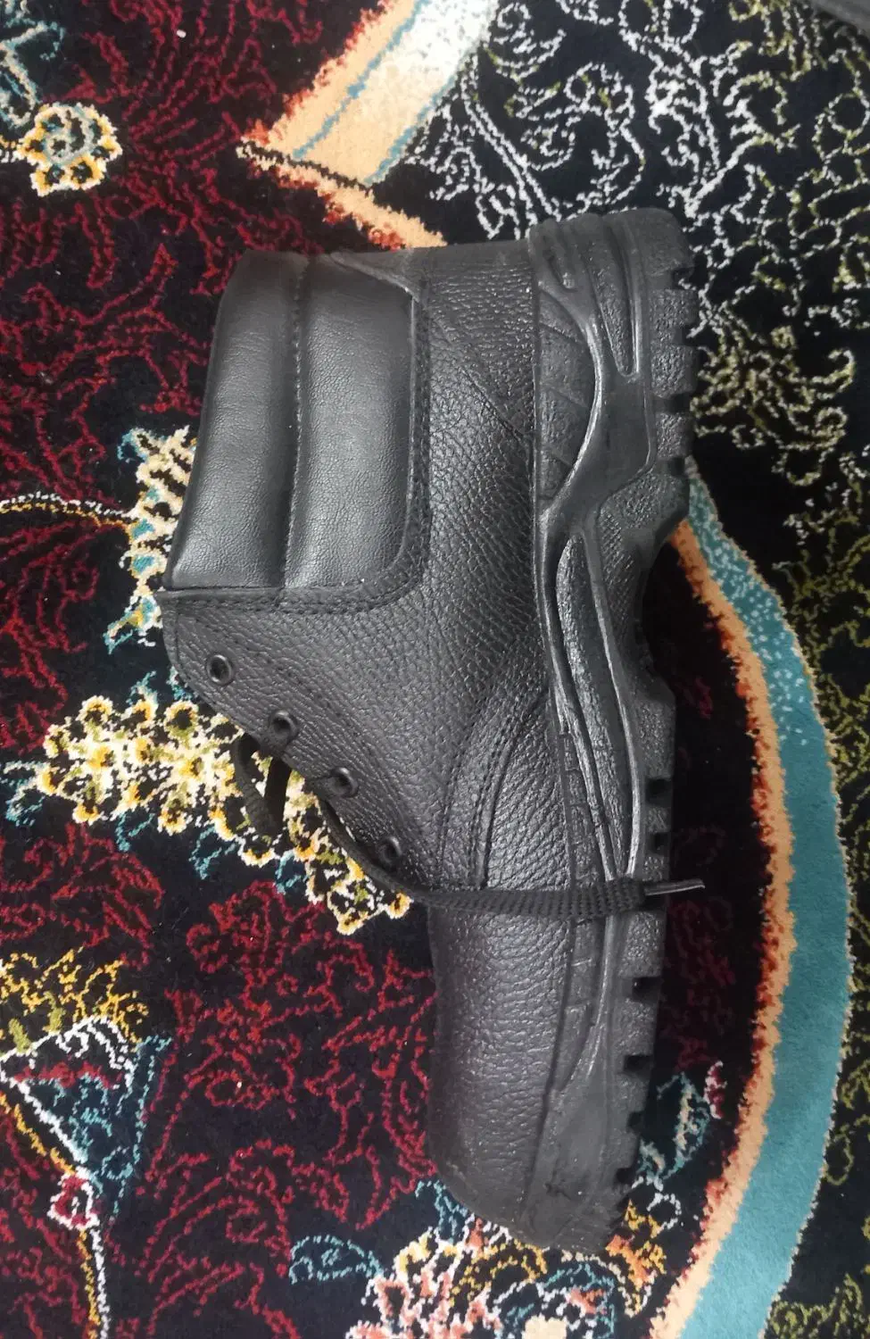 کفش کار ایمنی|کیف، کفش، کمربند|زارچ, |دیوار