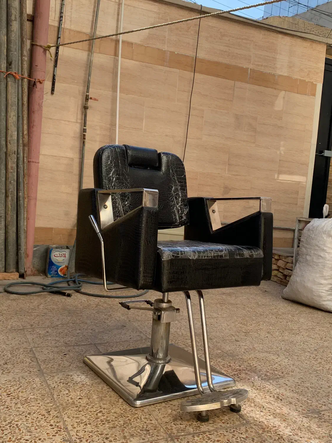 صندلی ارایشگری|آرایشگاه و سالن‌های زیبایی|ایذه, |دیوار