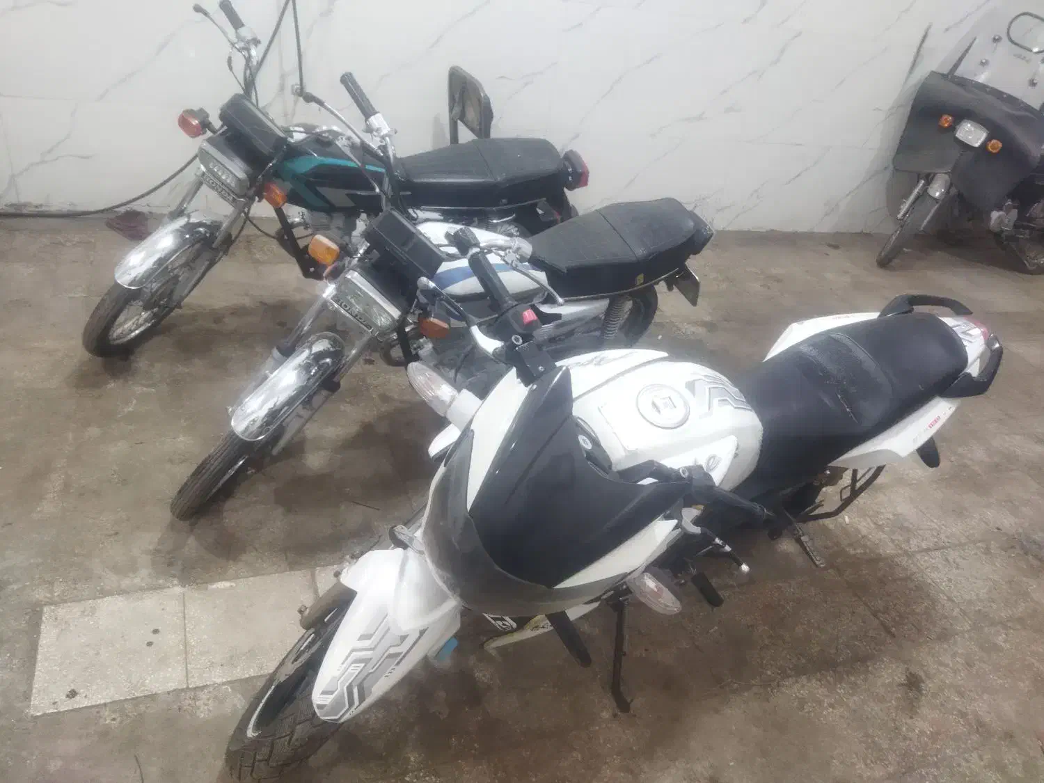 آپاچی و هندا|موتورسیکلت|سبزوار, قصبه غربی|دیوار