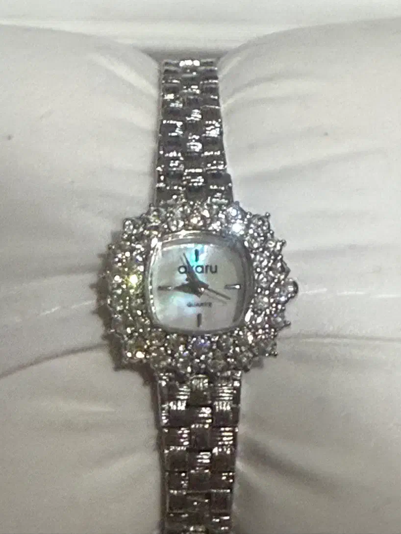 دو عدد ساعت برندهای سواروسکی و akaru|ساعت|تهران, زعفرانیه|دیوار