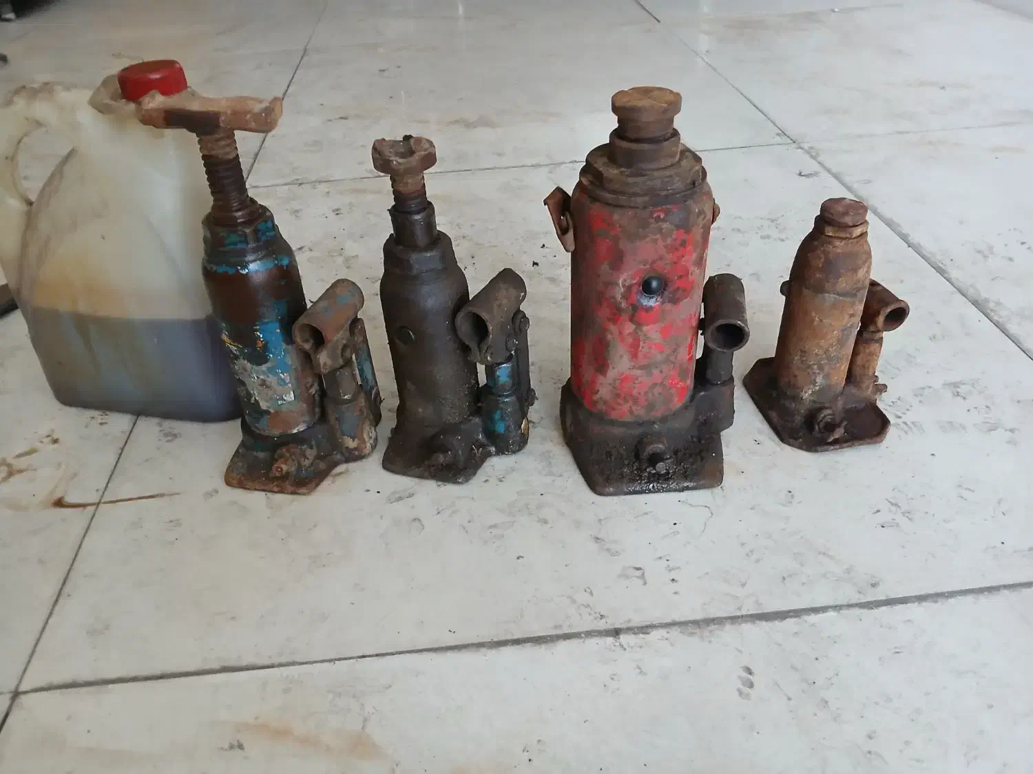 4 عدد جک روغنی|قطعات یدکی و لوازم جانبی|شیراز, کیان شهر|دیوار