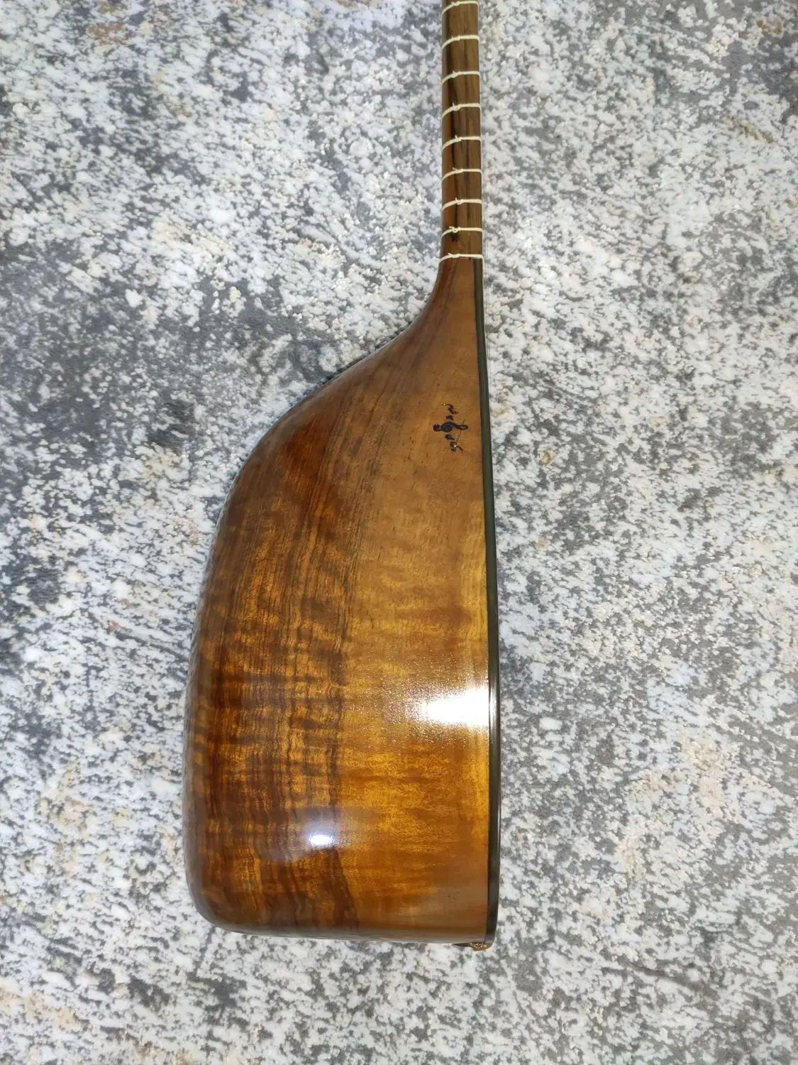 تنبور کاسه ای|سازهای سنتی|کرمانشاه, |دیوار