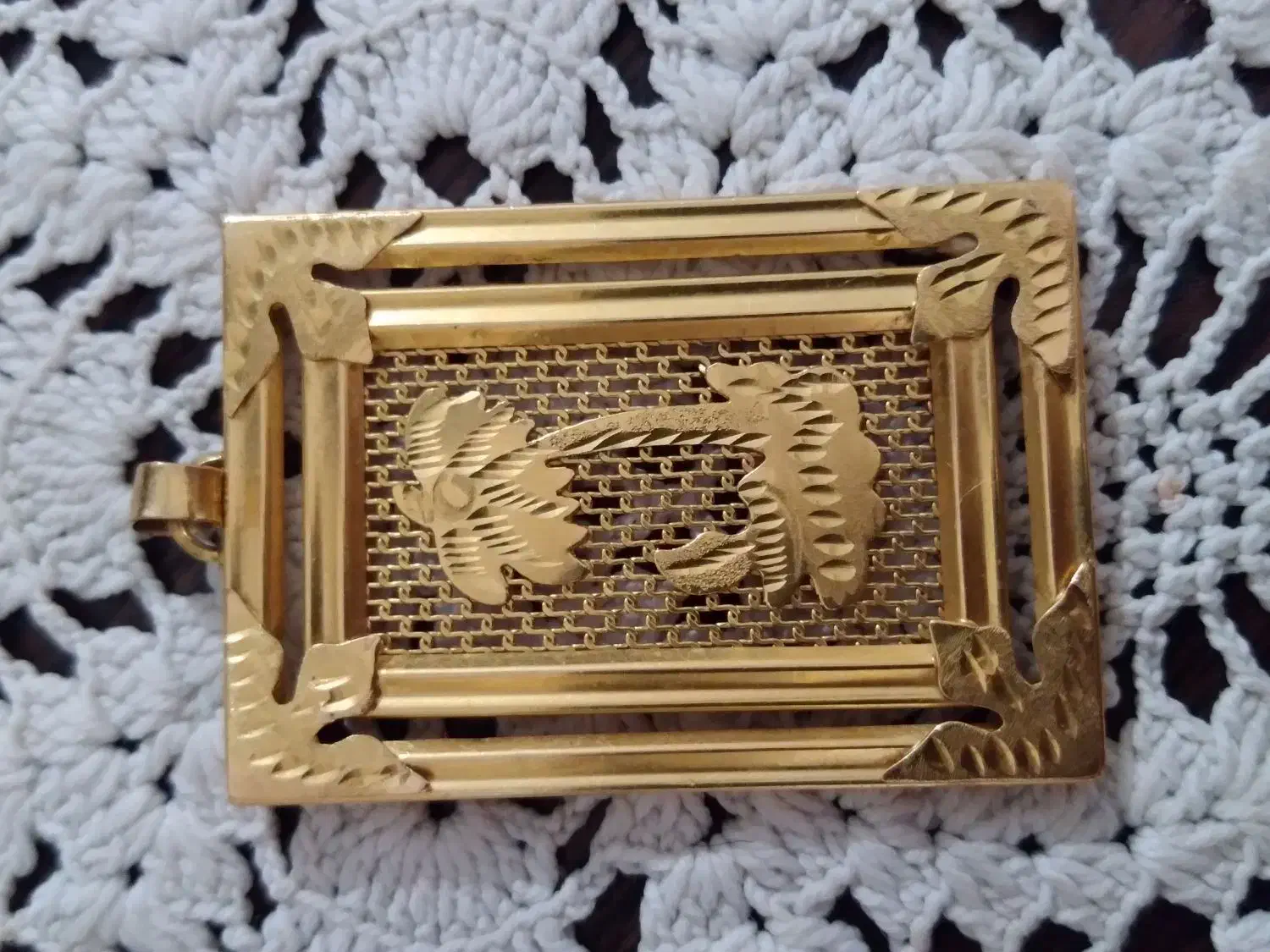 مدال طلا|جواهرات|مشهد, کارمندان دوم|دیوار