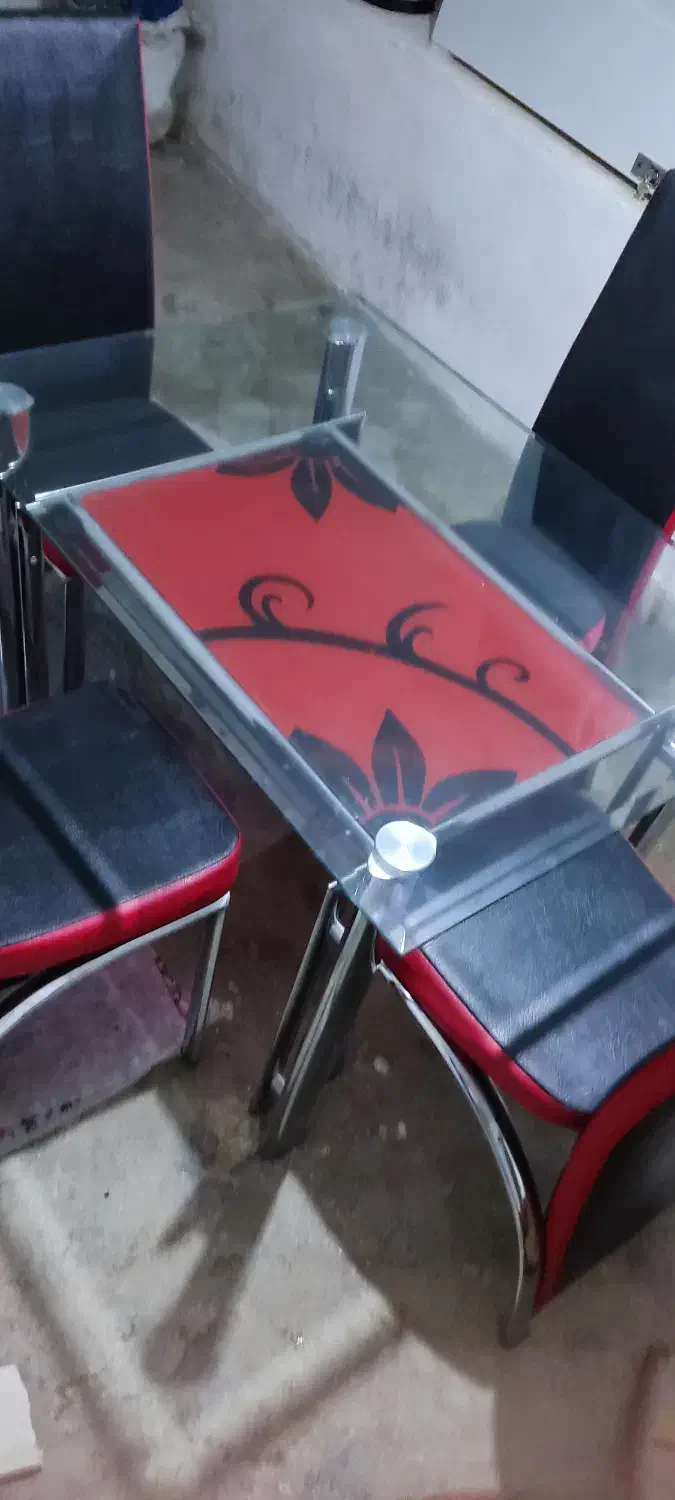 میز صندلی غذا خوری در حد نو|میز و صندلی غذاخوری|قروه, |دیوار