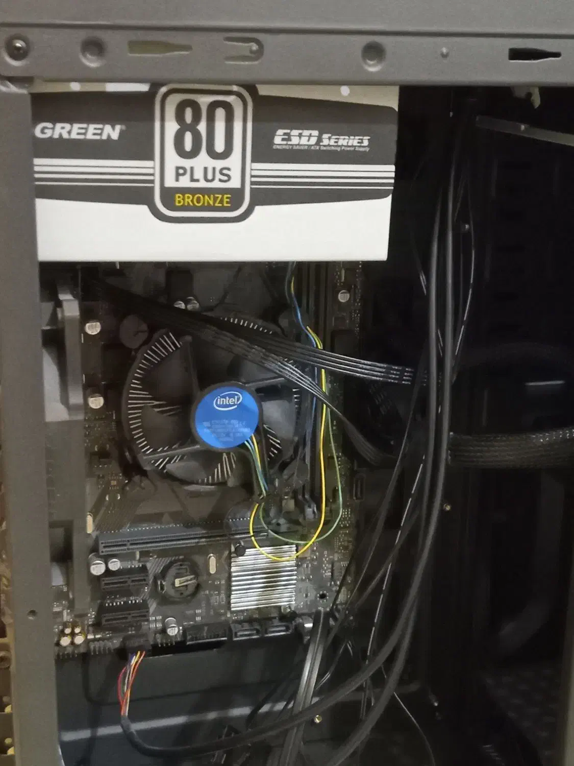 کیس نسل ۹|رایانه رومیزی|شیراز, بعثت|دیوار