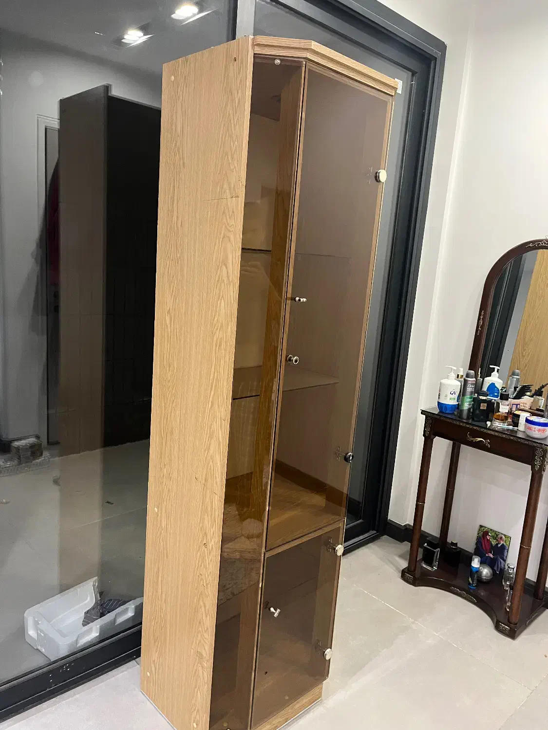 کمد کتابی ویترین|کتابخانه، شلف، قفسههای دیواری|شیراز, فرهنگ شهر|دیوار