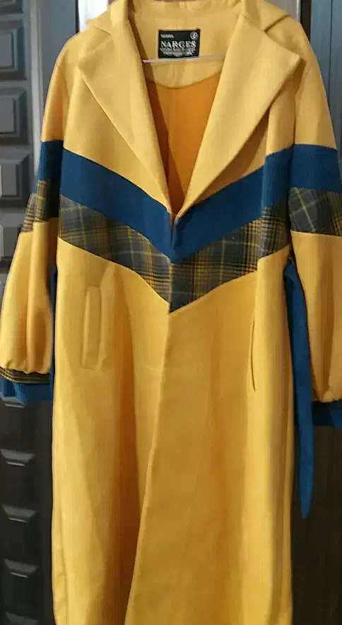 مانتو اداری و تعدادی لباس کاملا نو مناسب|لباس|کاشان, میدان کهنه|دیوار