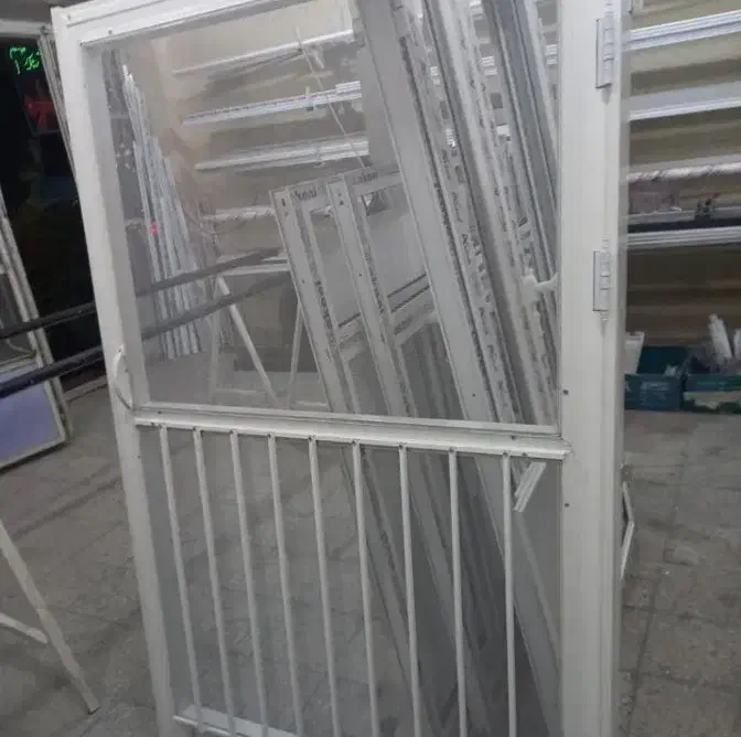 ساخت انواع درب و پنجره آلومینیومی|خدمات پیشه و مهارت|مهریز, |دیوار