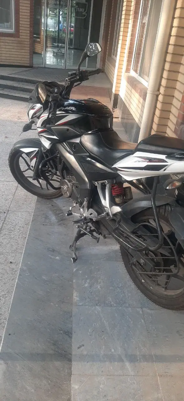 ns 150|موتورسیکلت|کرج, کلاک نو|دیوار
