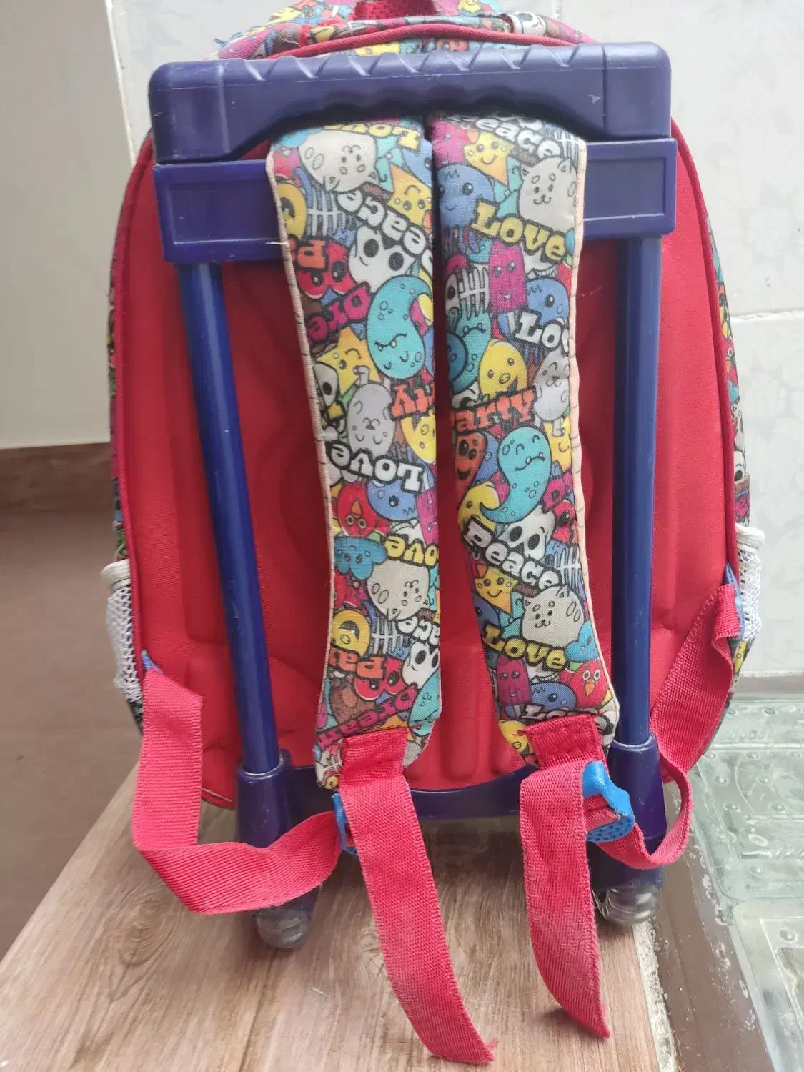 کیف مدرسه|کیف، کفش، کمربند|فیروزآباد (فارس), |دیوار