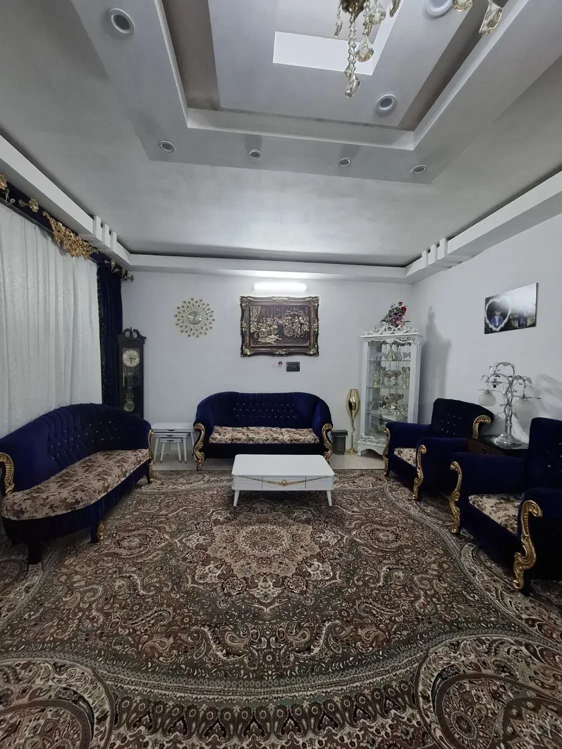 مبل هفت نفره همراه میز عسلی|مبلمان خانگی و میز عسلی|اقبالیه, |دیوار