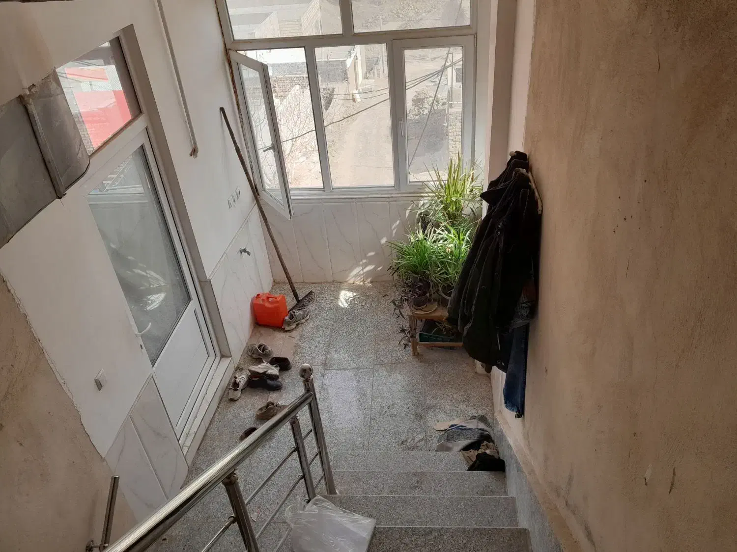 یک ساختمان دوطبقه درشهرقاهان|فروش خانه و ویلا|قاهان, |دیوار