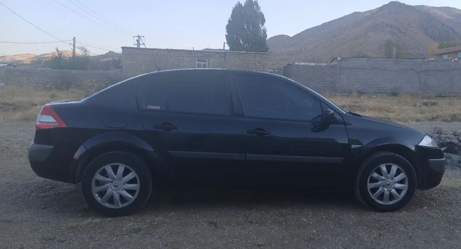 مگان ۲۰۰۰ اتومات|خودرو سواری و وانت|شیراز, شهرک بزین|دیوار