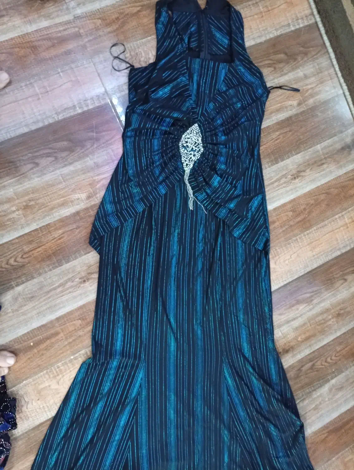 لباسها همه سالمن|لباس|رشت, دروازه لاکان|دیوار