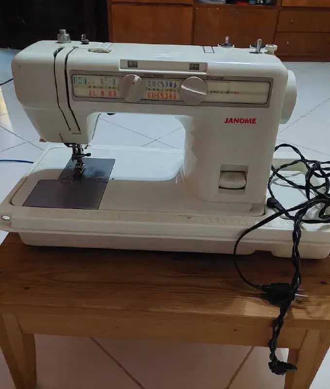 چرخ خیاطی|چرخ خیاطی و ریسندگی|رشت, چله خانه|دیوار