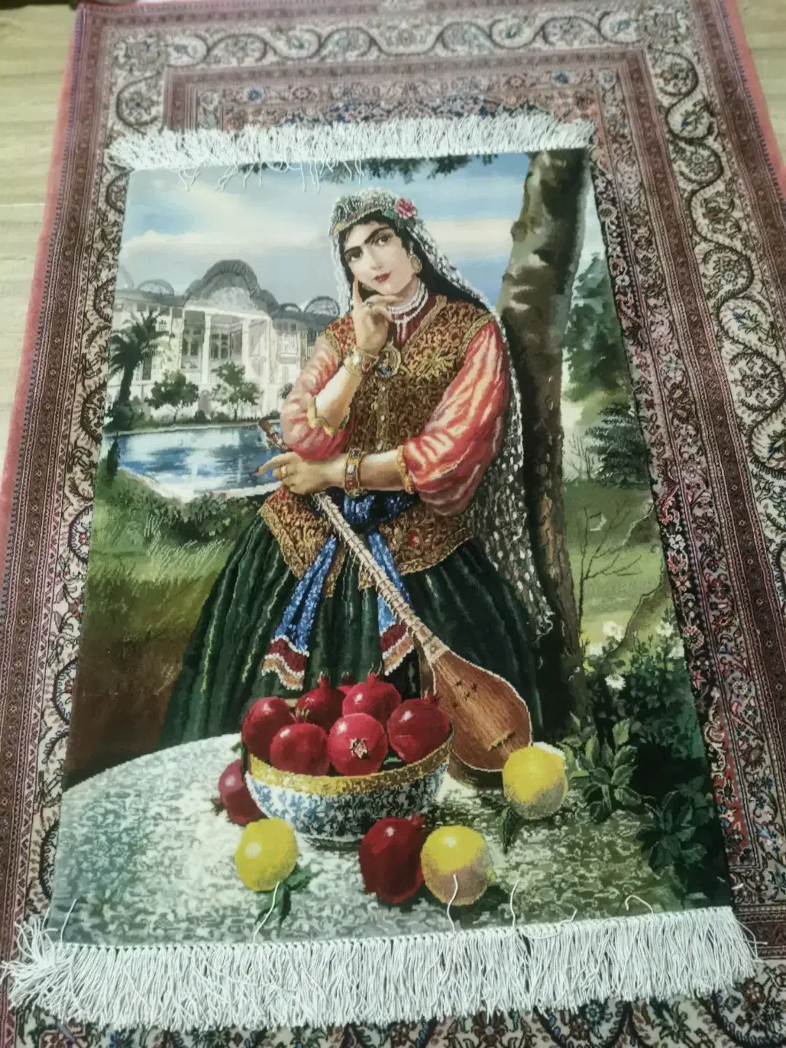 تابلوفرش ،دختر قاجار و گلدان ، ابریشم دستبافت.|تابلو فرش|شاهین‌شهر, عطار|دیوار