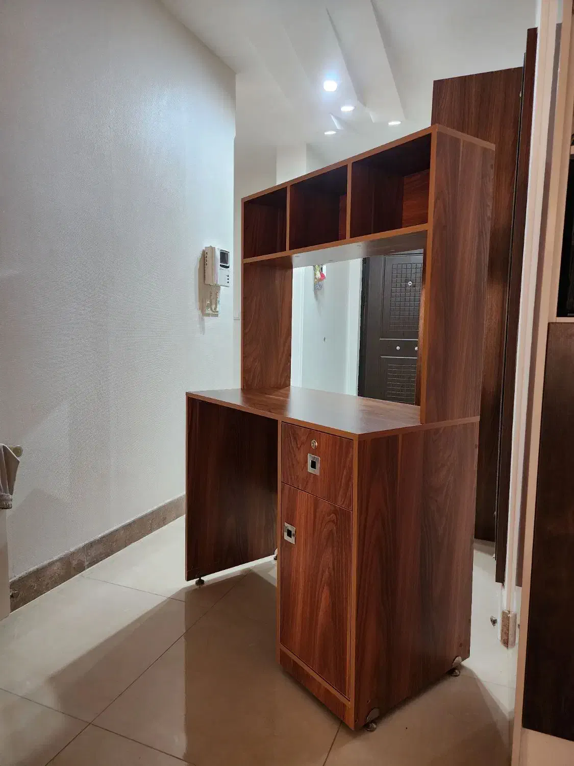 میز تحریر کاملا سالم|میز تحریر و کامپیوتر|آمل, |دیوار