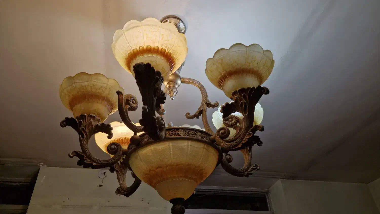 لوستر گل آفتابگردان زرد اُخرایی|لوستر و چراغ آویز|مشهد, کوثر|دیوار