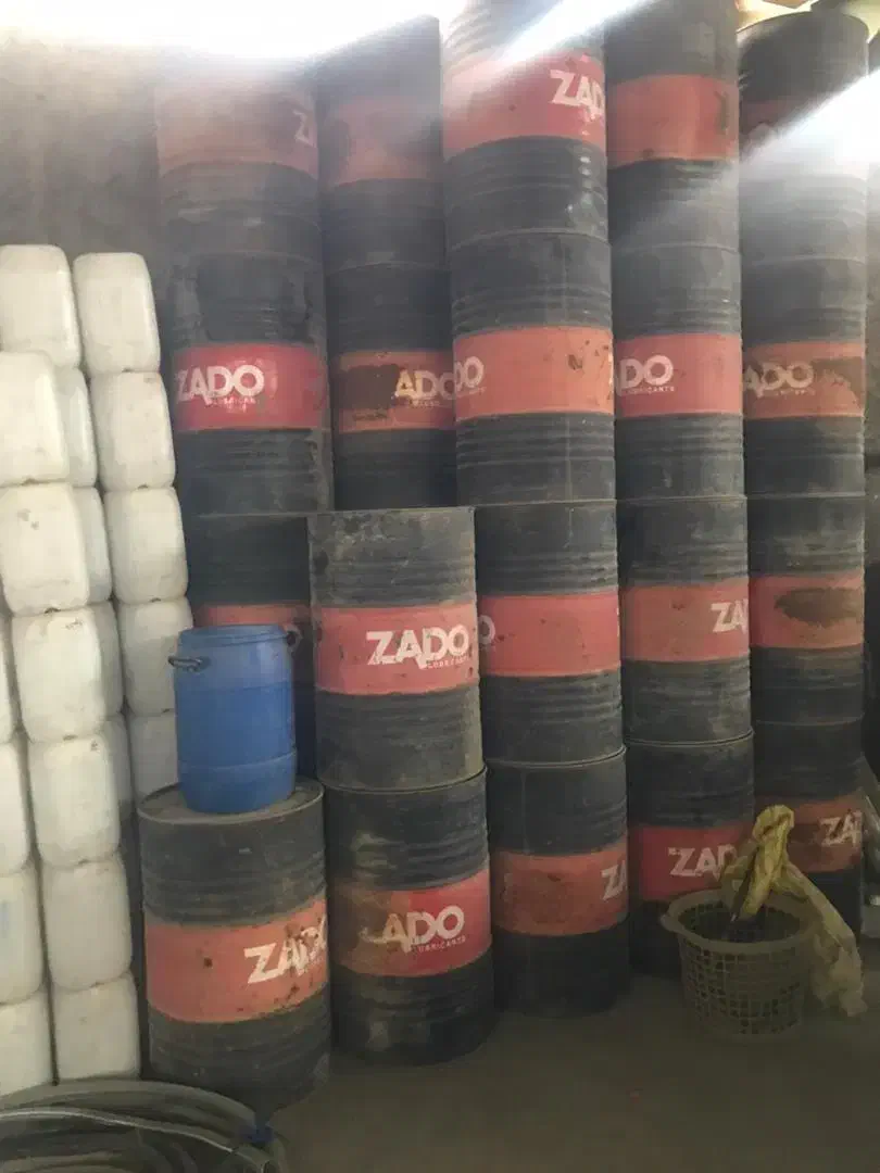 فروش تعدادی بشکه ۲۲۰ و گالن ۲۰ لیتری|مصالح و تجهیزات ساختمان|چهاردانگه (تهران), |دیوار